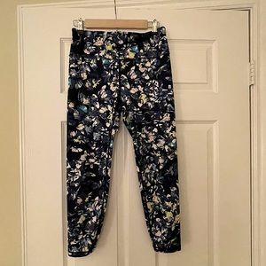 Gap Fit Eclipse Capri Legging